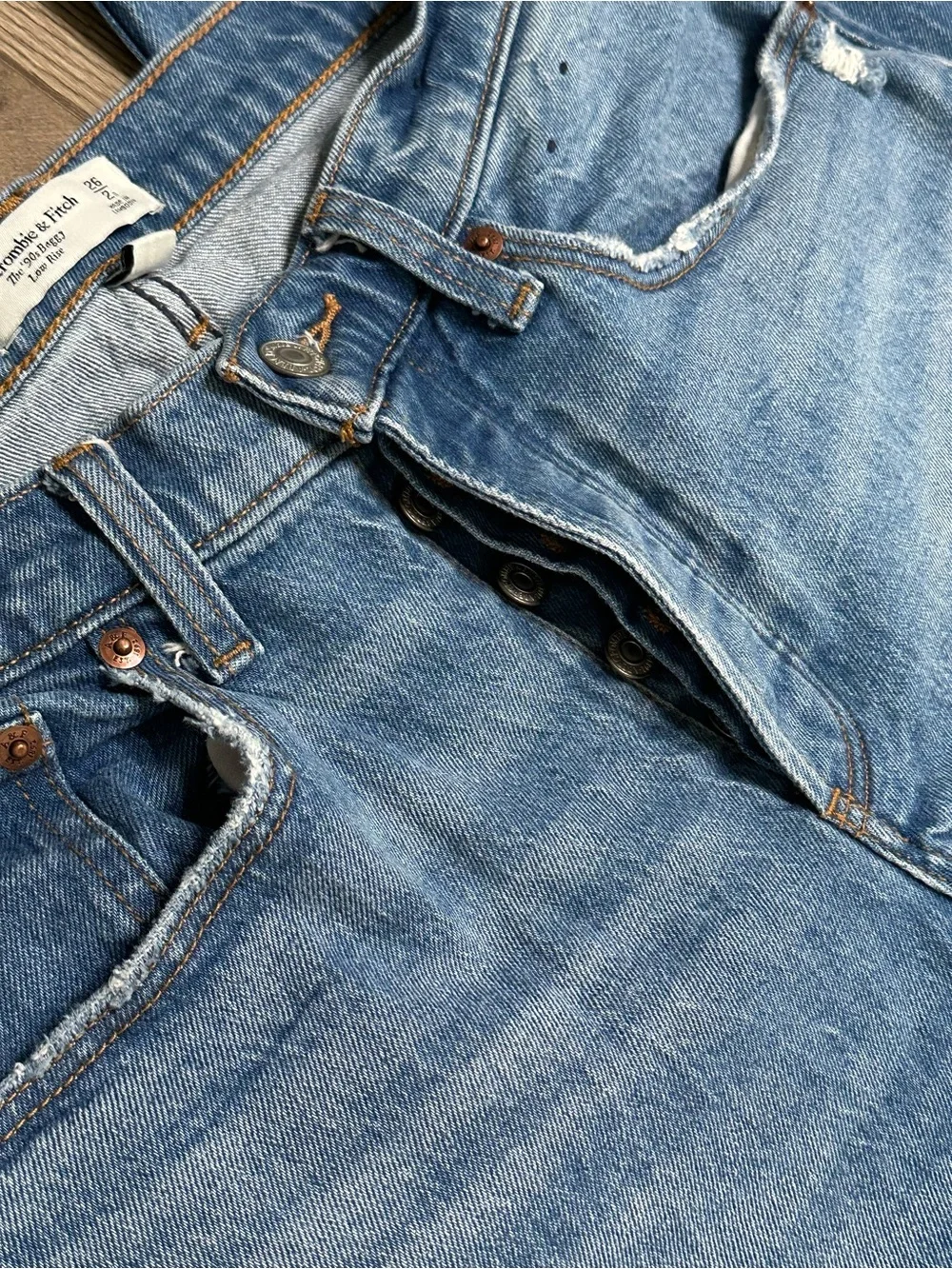 Abercrombie & Fitch 27